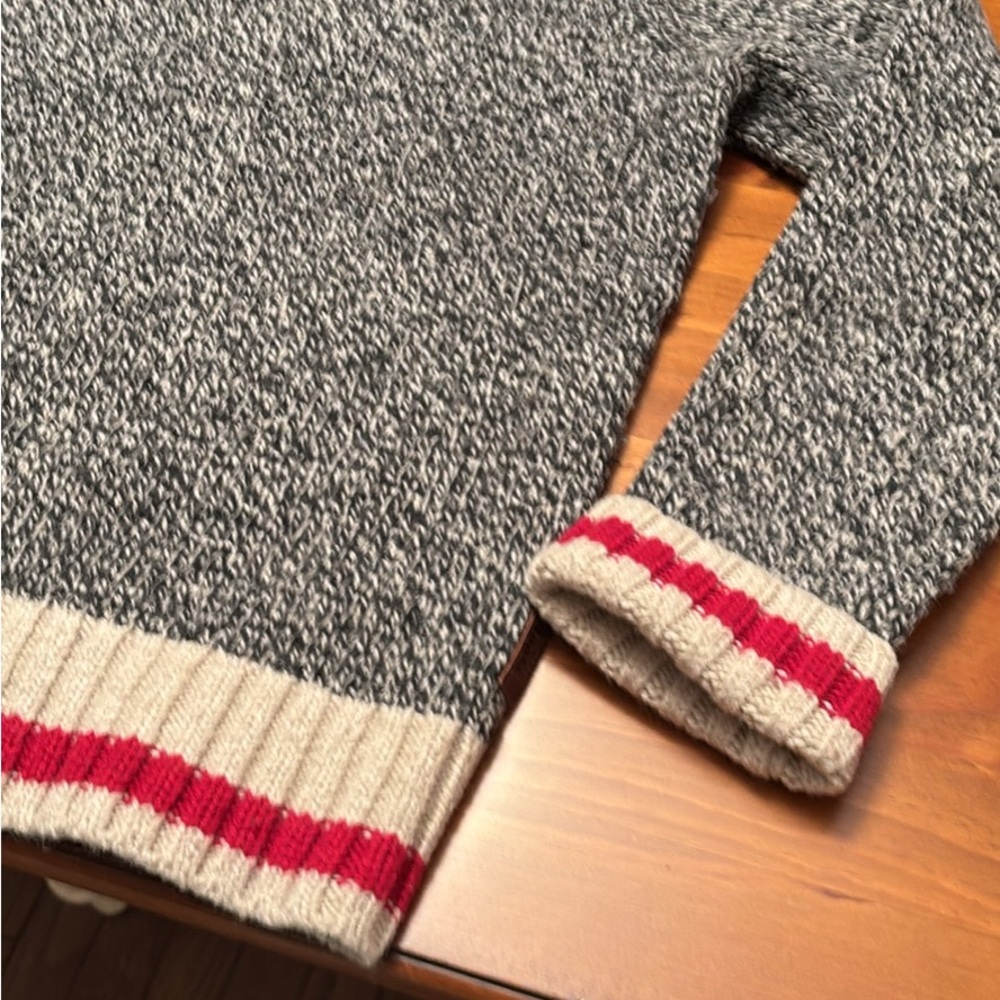 Roots cabin style sweater. - Picture 3 of 4